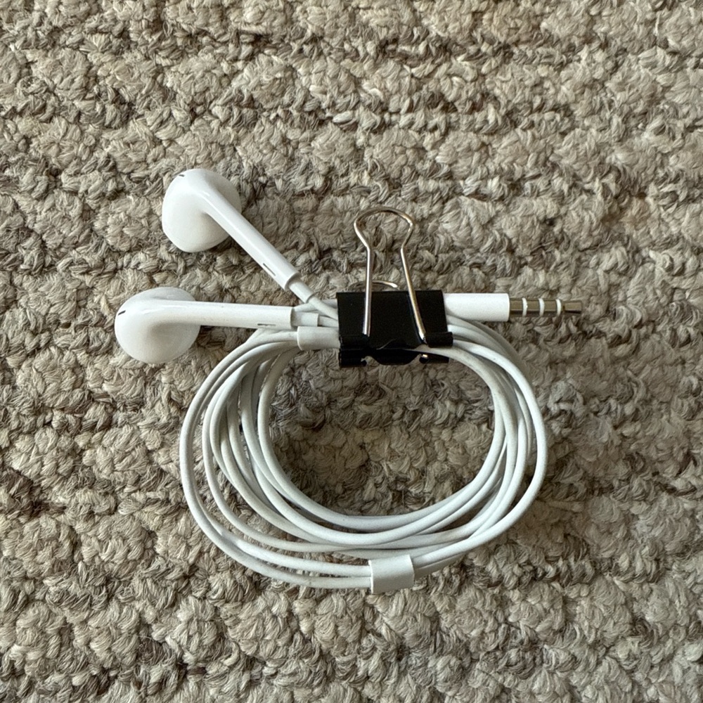 Apple EarPods with 3.5mm Plug – Brand New